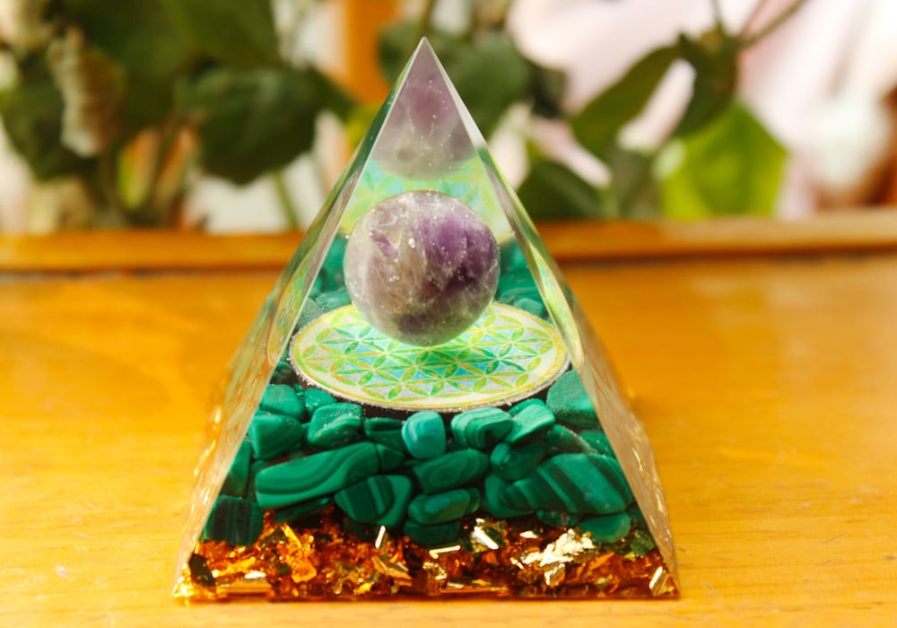 

Orgone Pyramid Chakra - Malachite, 501 Original