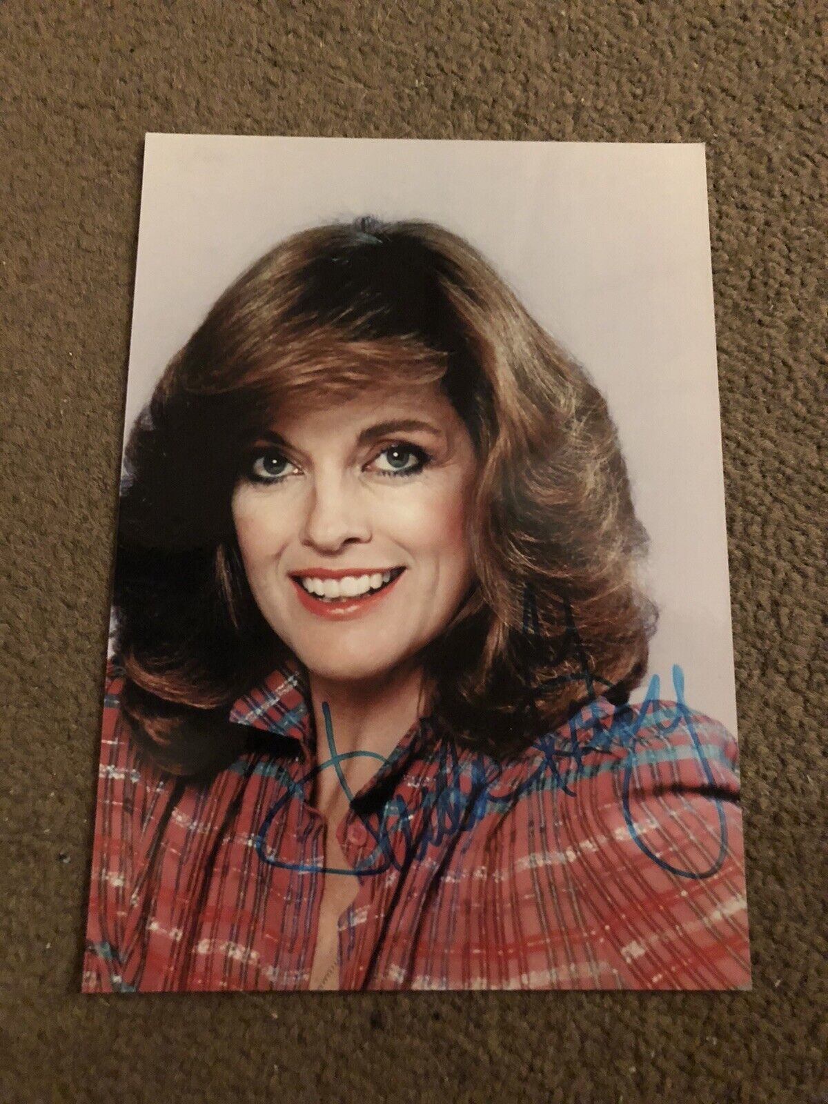 LINDA GRAY (DALLAS) PRESIGNED Photo Poster painting- 7x5”