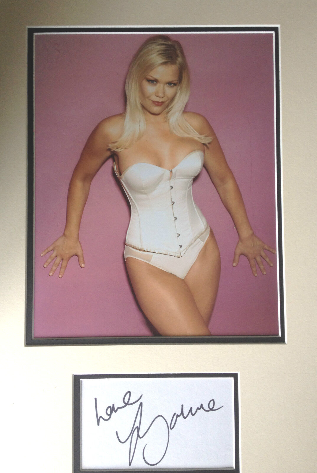 SUZANNE SHAW - SINGER AND ACTRESS - SUPERB SIGNED COLOUR Photo Poster painting DISPLAY