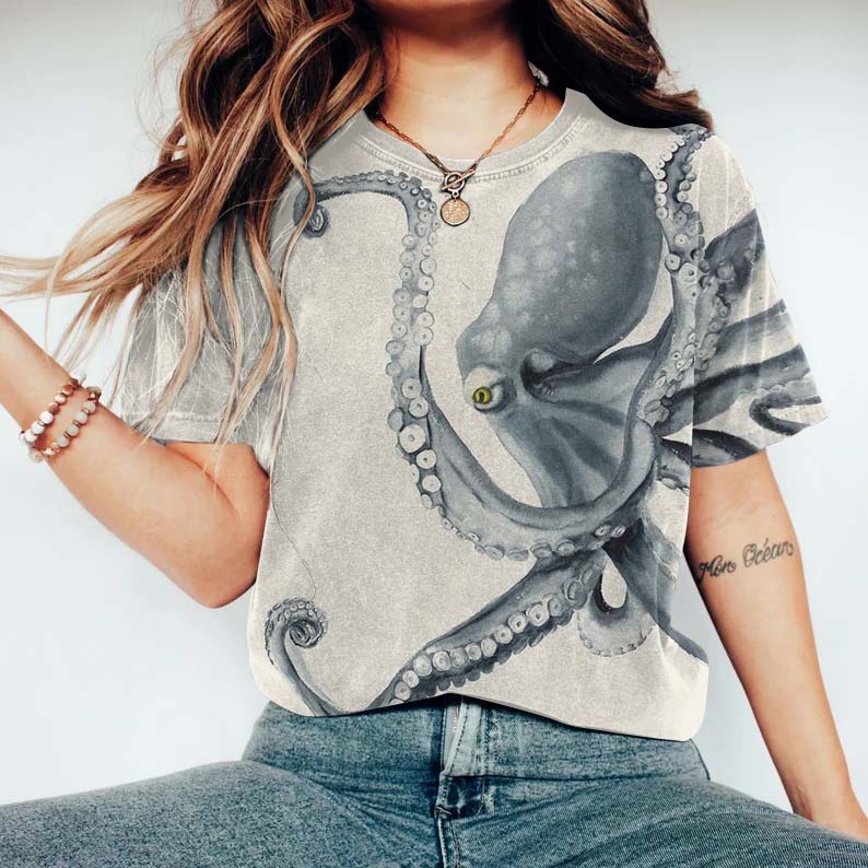 Comstylish Women‘s Japanese Octopus Art Round Neck Casual T-Shirt