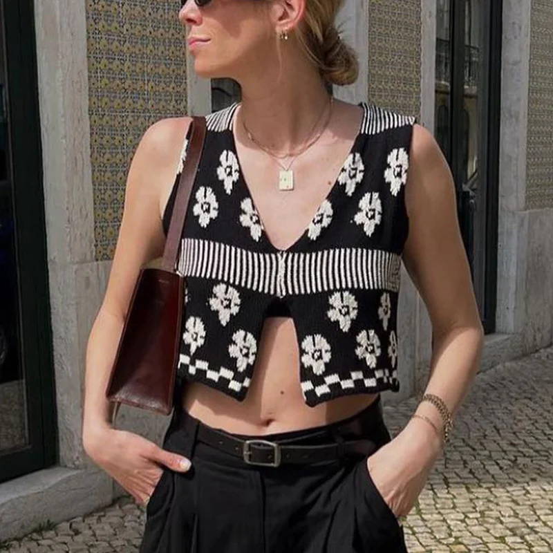 Uveng Uveng Small Vest Retro Y2K2023 Spring And Summer Black And White Sleeveless Umbilly Umbilly Blouse