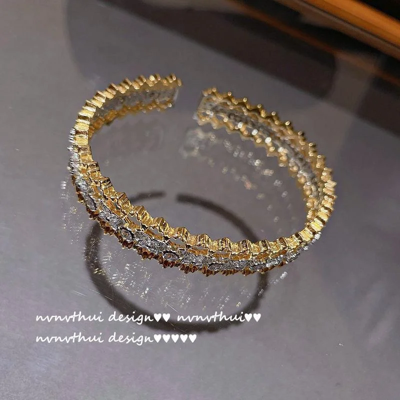 Women chic gilded accessories