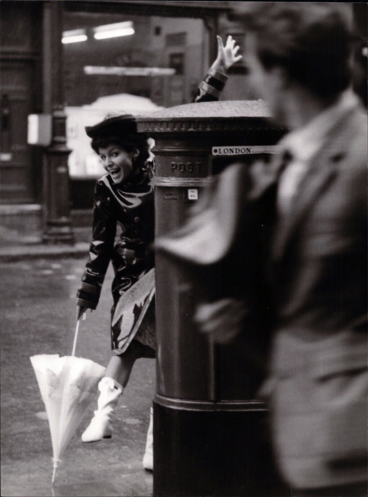 Manuela IN London - Chanteuse - Vintage Photo Poster painting de Presse Norbert Unfried (U-8381