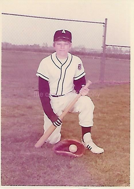 SMALL FOUND Photo Poster paintingGRAPH Color BASEBALL BOY Original 21 45 G