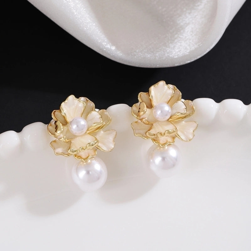 1 Pair Minimalist Classic Style Flower Inlay Zinc Alloy Pearl Ear Studs