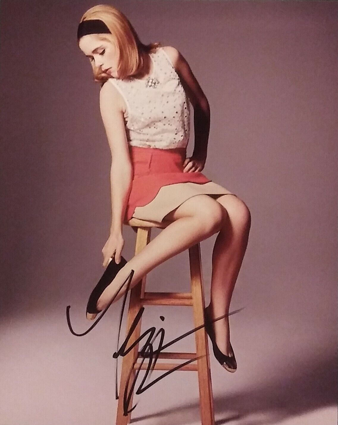 Kiernan shipka signed 8x10