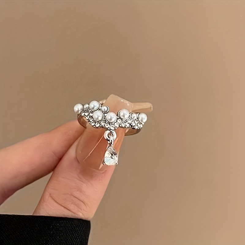 Elegant Silvery-Plated Water Drop Faux Pearl Ring with Crystal Accents - Versatile & Chic for Casual Attire or Parties