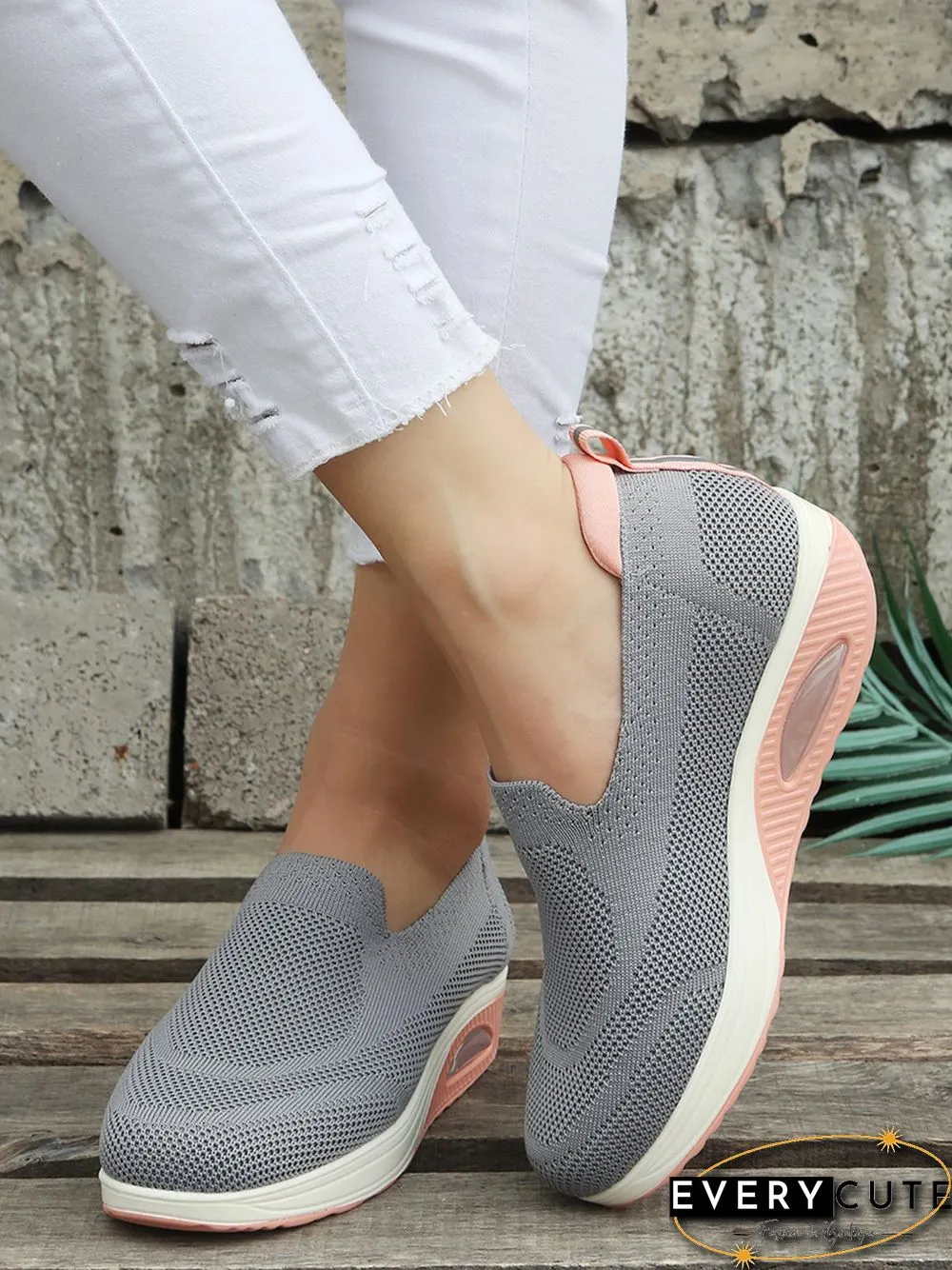 Contrasting Color Comfort Shock Absorbing Flyknit Sneakers