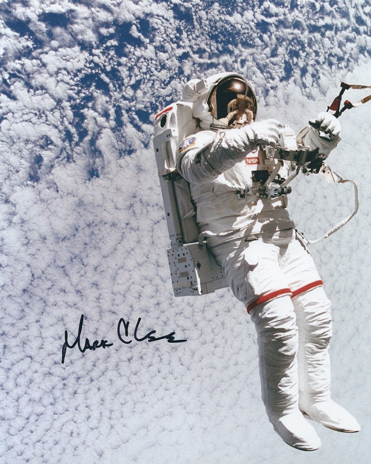 MARK C LEE SIGNED 8x10 EVA Photo Poster paintingGRAPH - UACC RD AUTOGRAPH - NASA ASTRONAUT