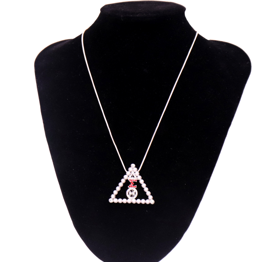Elegant fashion pearl necklace
