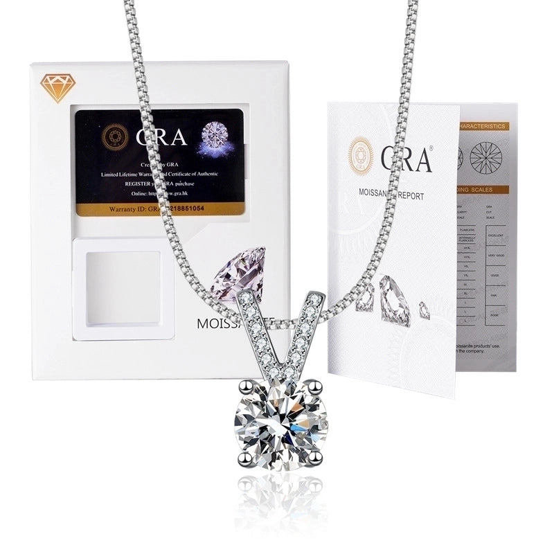 925 Sterling Silver Moissanite Plating Inlay Heart Shape Crown Pendant Necklace