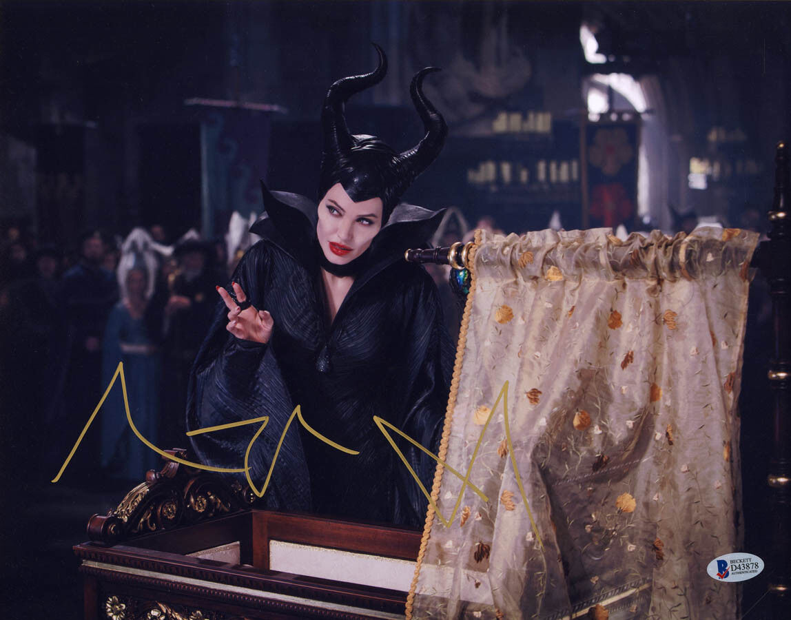 Angelina Jolie SIGNED 11x14 Photo Poster painting Maleficent Salt HOT *SEXY* BECKETT AUTOGRAPHED