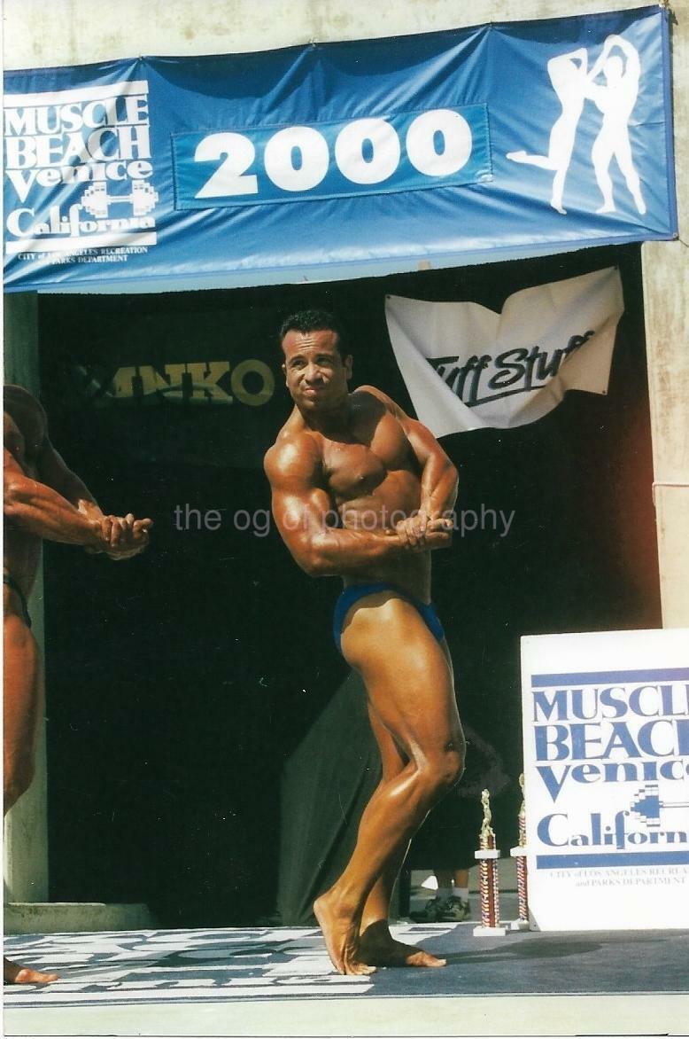 MUSCLE MAN Bodybuilder FOUND Photo Poster painting Color VENICE BEACH CALIFORNIA Original 07 8 X