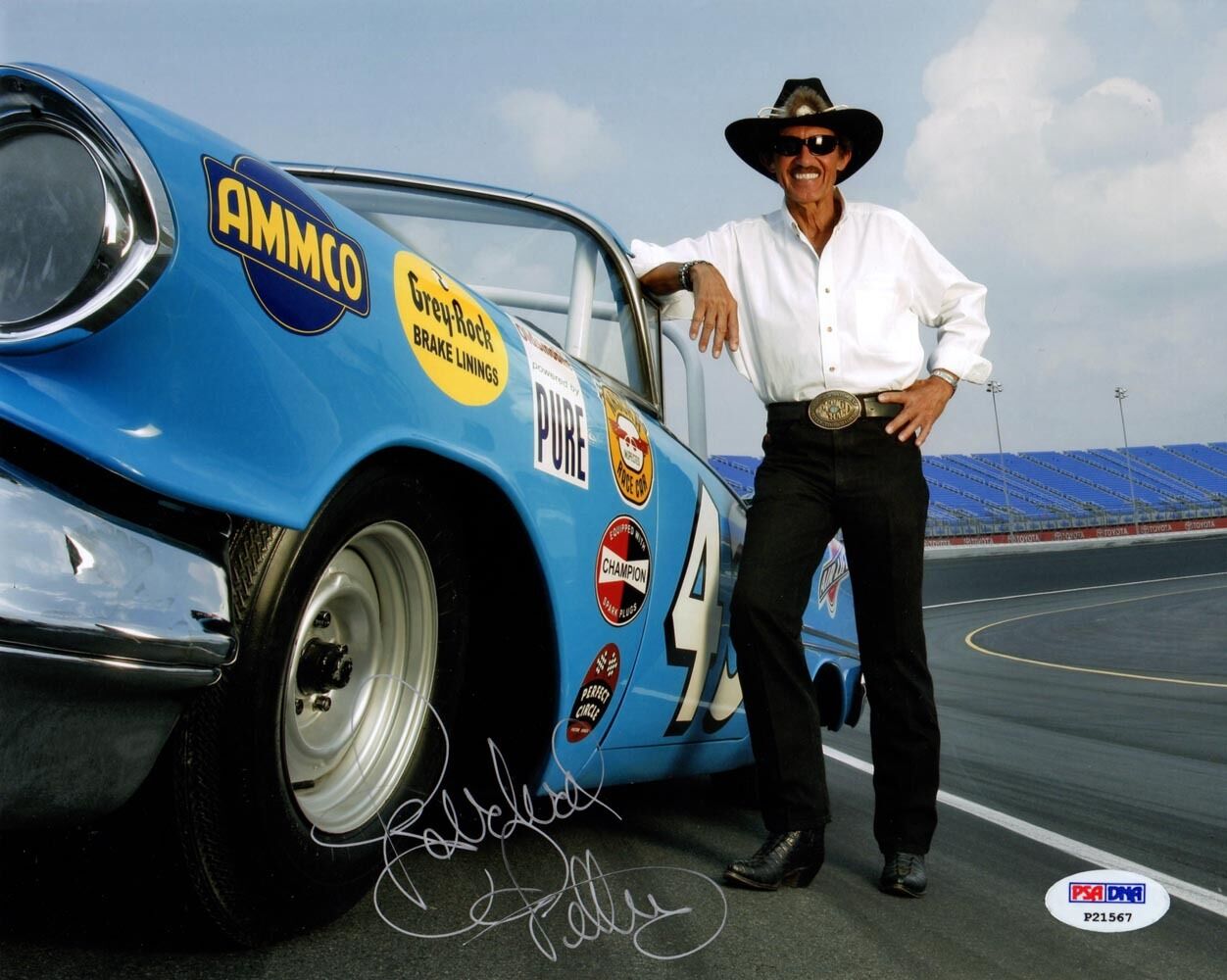 Richard Petty SIGNED 8x10 Photo Poster painting Top 50 NASCAR LEGEND PSA/DNA AUTOGRAPHED