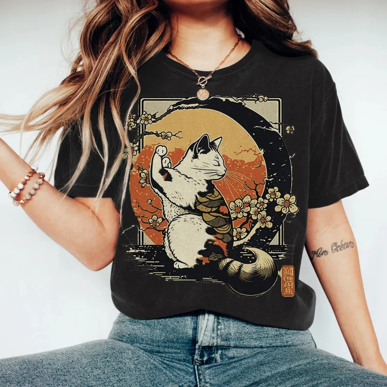 Women Japanese Art Cat Printed Round Neck T-Shirt