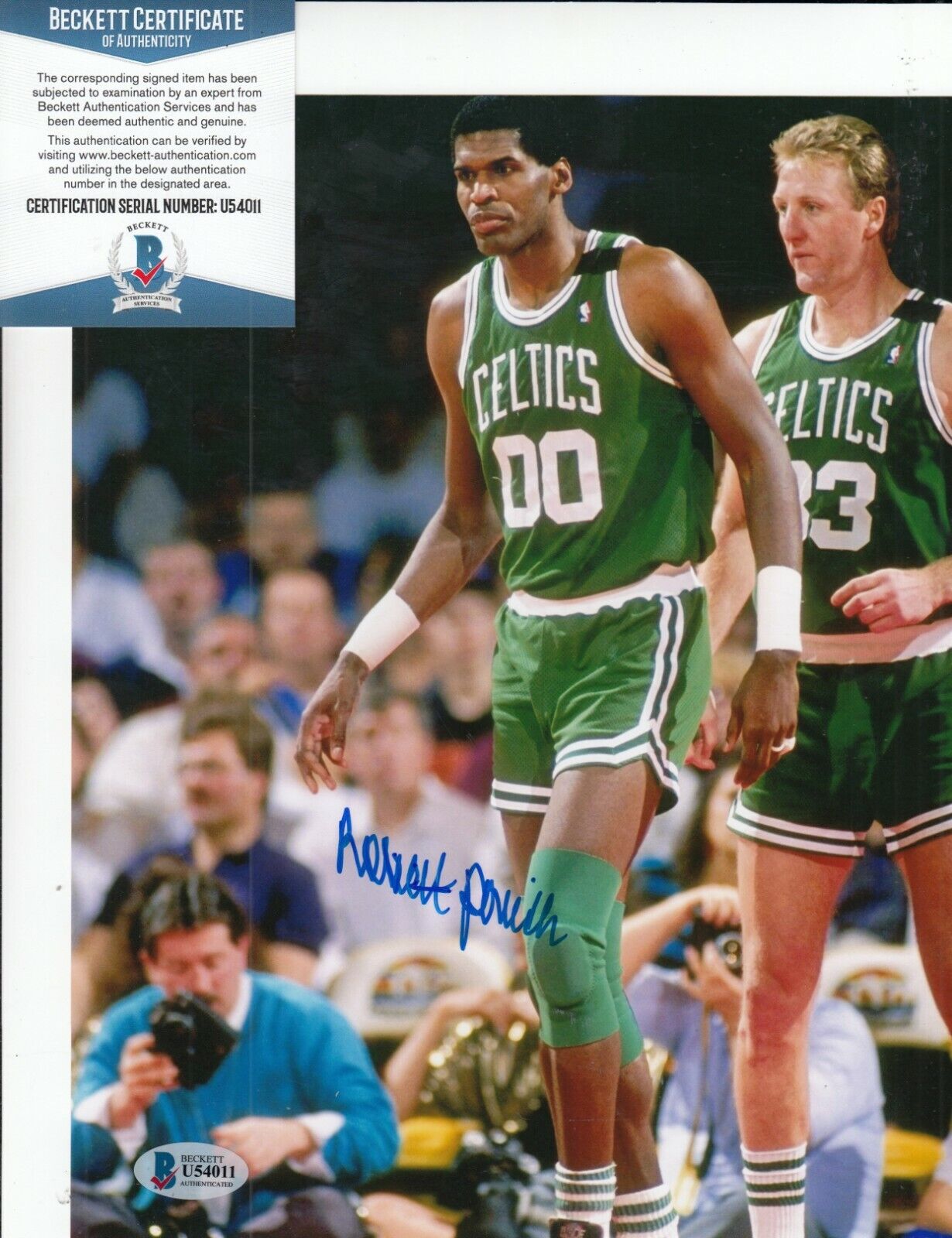 ROBERT PARISH signed (BOSTON CELTICS) basketball 8X10 Photo Poster painting BECKETT BAS U54011