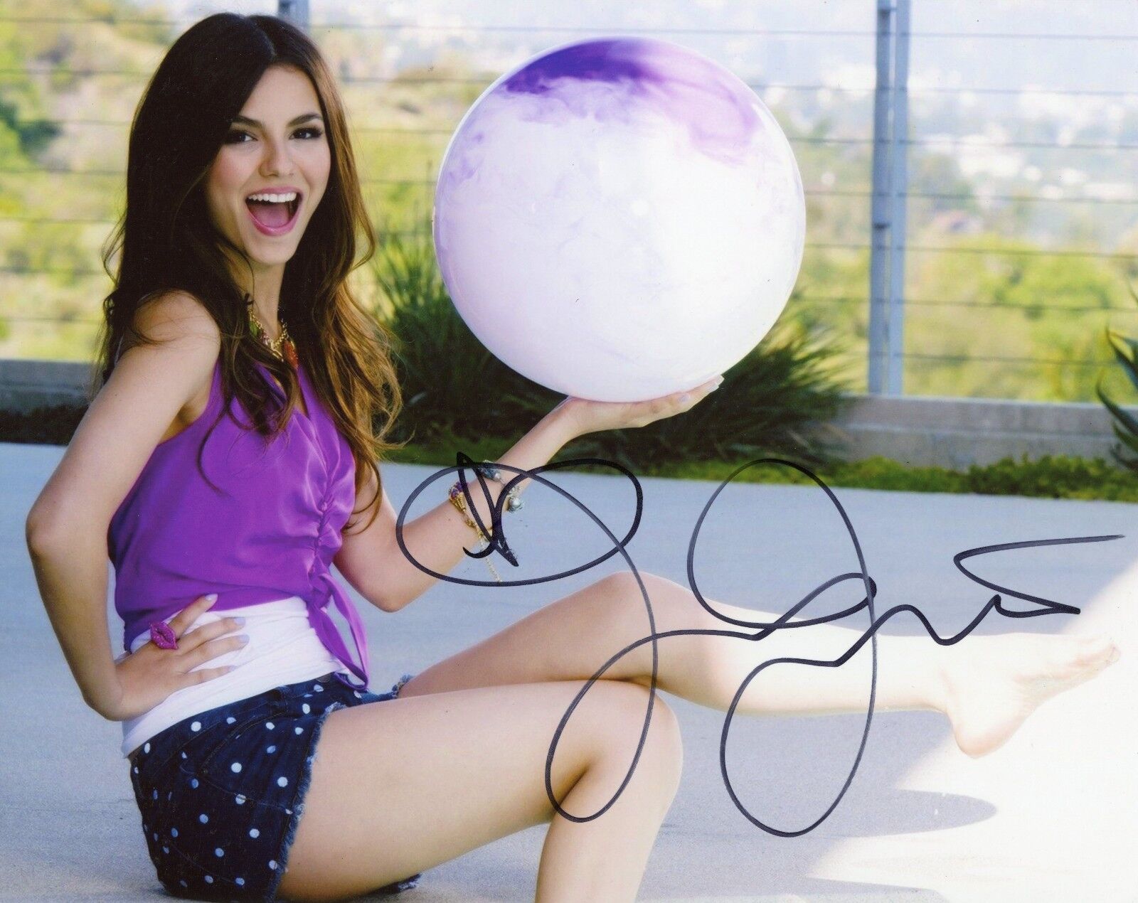 ~~ VICTORIA JUSTICE Authentic Hand-Signed CUTE