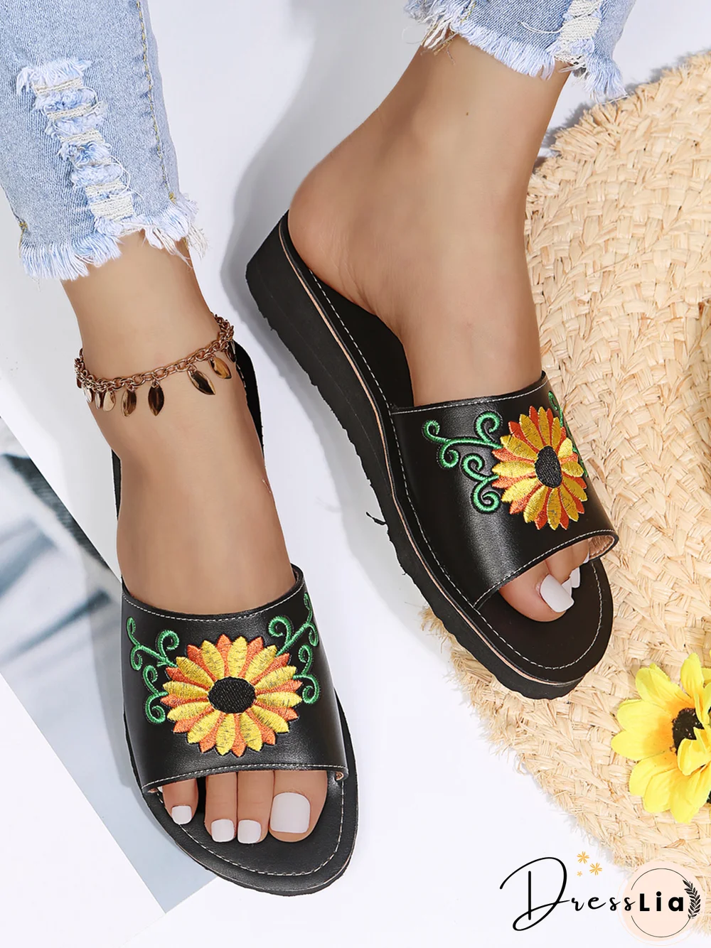 Sunflower Embroidered Print Casual Sandal Slippers