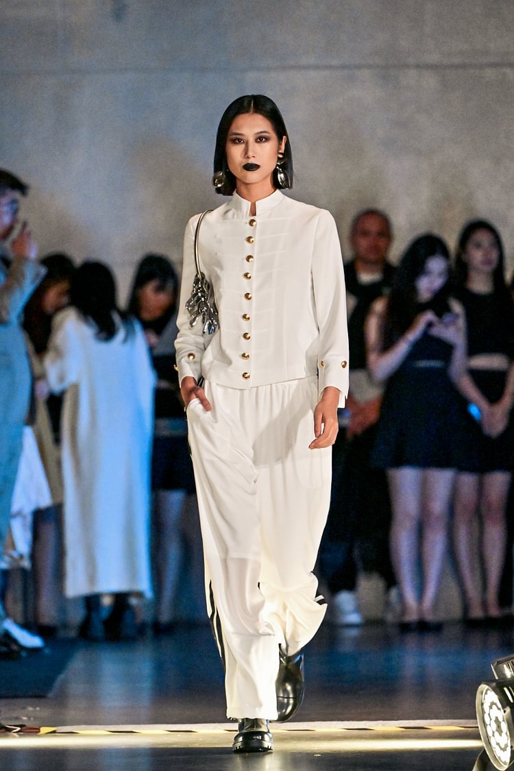 JUMA Backless Jacket  - 6 Recycled Water Bottles - White