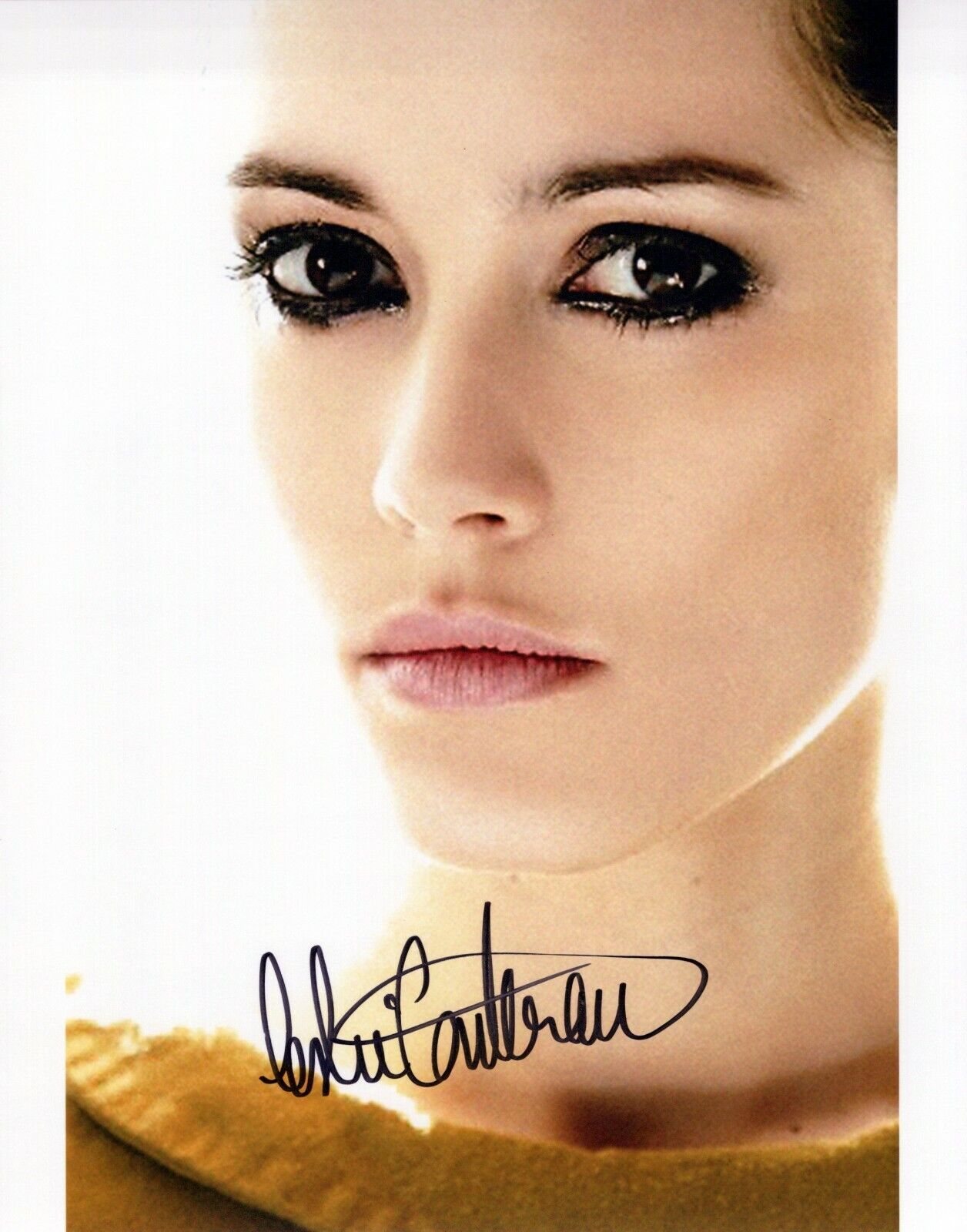 Leslie Coutterand head shot autographed Photo Poster painting signed 8x10 #12