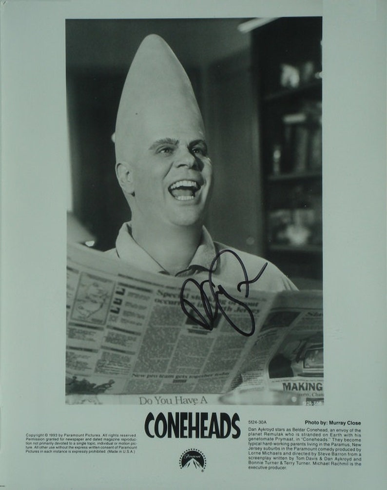 DAN AYKROYD Signed Photo Poster painting CONEHEADS Saturday Night Live Blues Brothers Jane Curtin, Laraine Newman wcoa