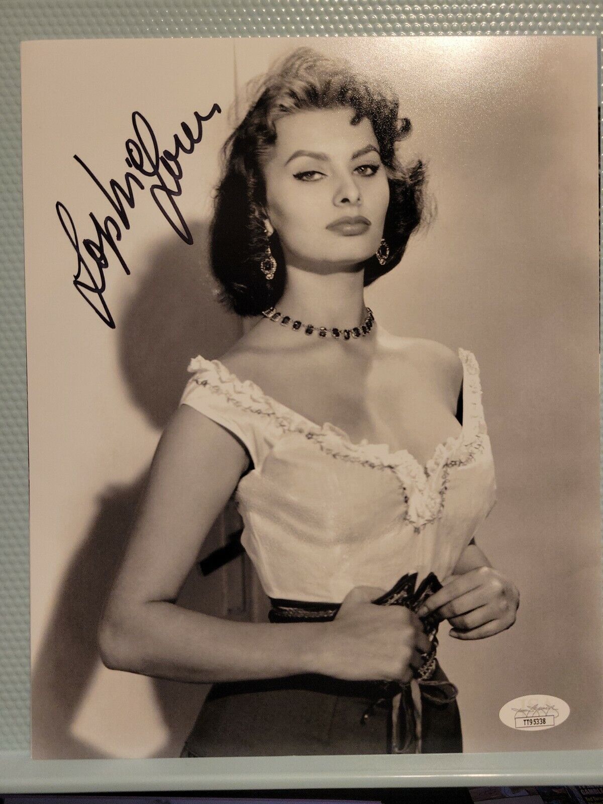 Sophia Loren signed 8x10 Photo Poster painting Sexy Hot Actress Autographed JSA COA TT95338