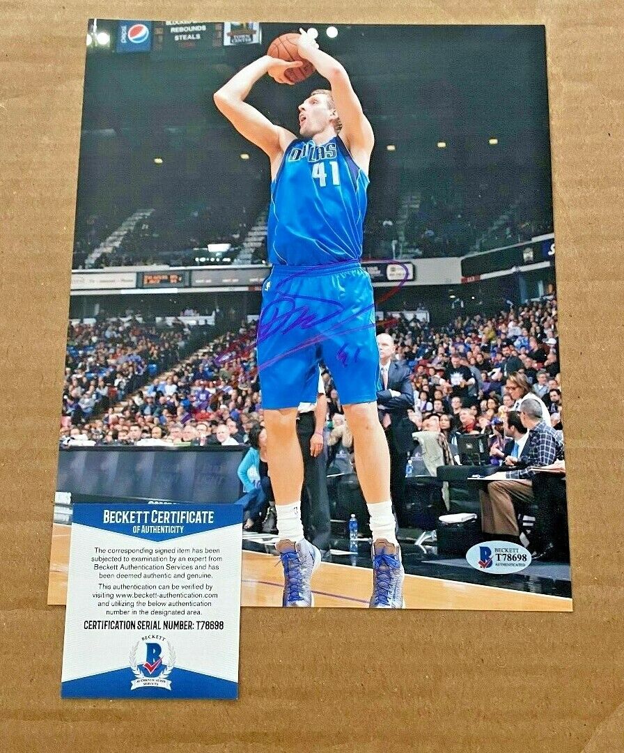 DIRK NOWITZKI SIGNED DALLAS MAVERICKS 8X10 Photo Poster painting BECKETT CERTIFIED #15