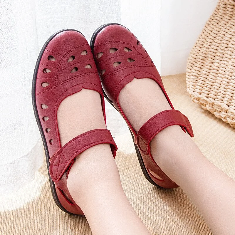 Summer Shoes Women PU Leather Flat Shoes Retro Female Ballet Flat Shoes Spring Ladies Velcro Hollow-out Loafers Women Sandals 530-1