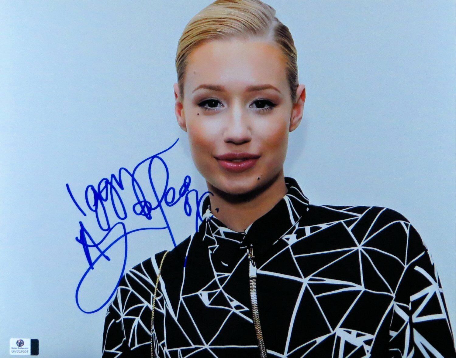 Iggy Azalea Signed Autographed 11X14 Photo Poster painting Sexy Smile Black/White Shirt GV852604