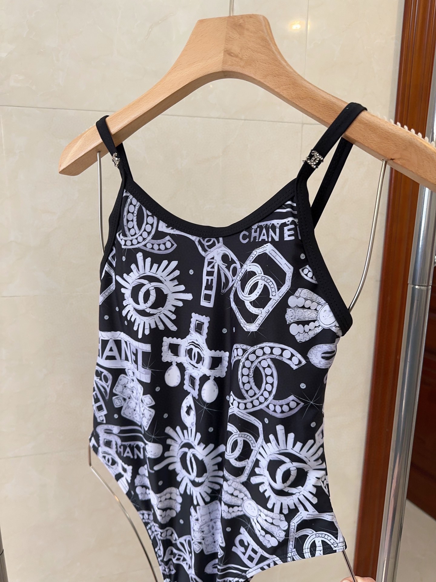 50a551e1c934bf76cf5873c58d464bb6