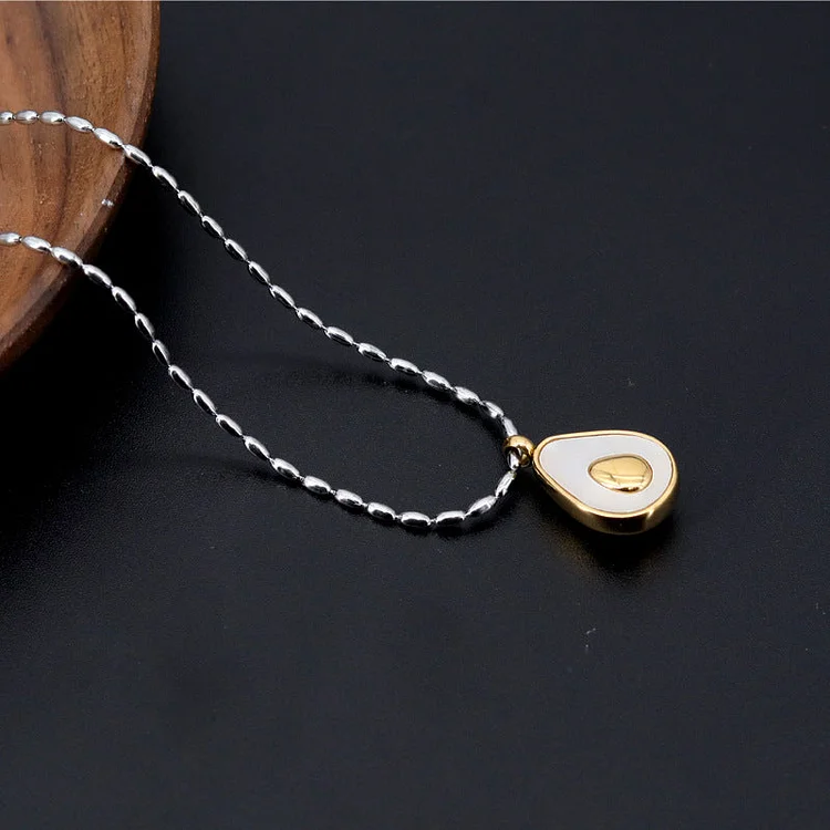 Avocado white mother-of-pearl necklace