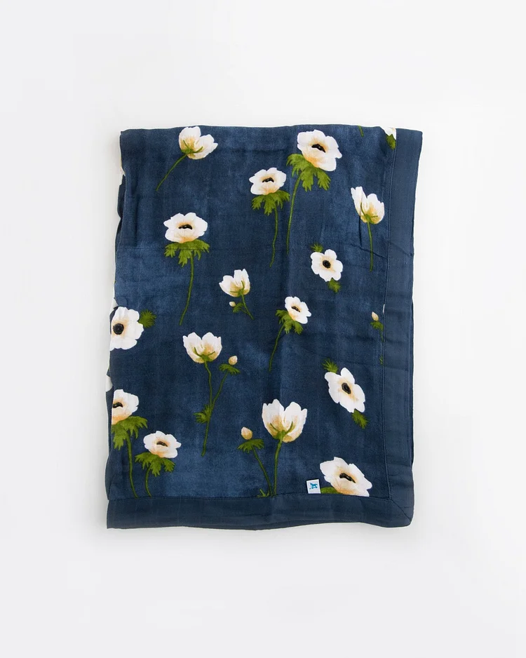Deluxe Muslin Baby Quilt - White Anemone