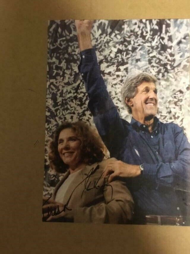 John & Teresa Kerry Politician Boldly Signed 7 1/2 x 10 1/2 Photo Poster painting(Campaigning)