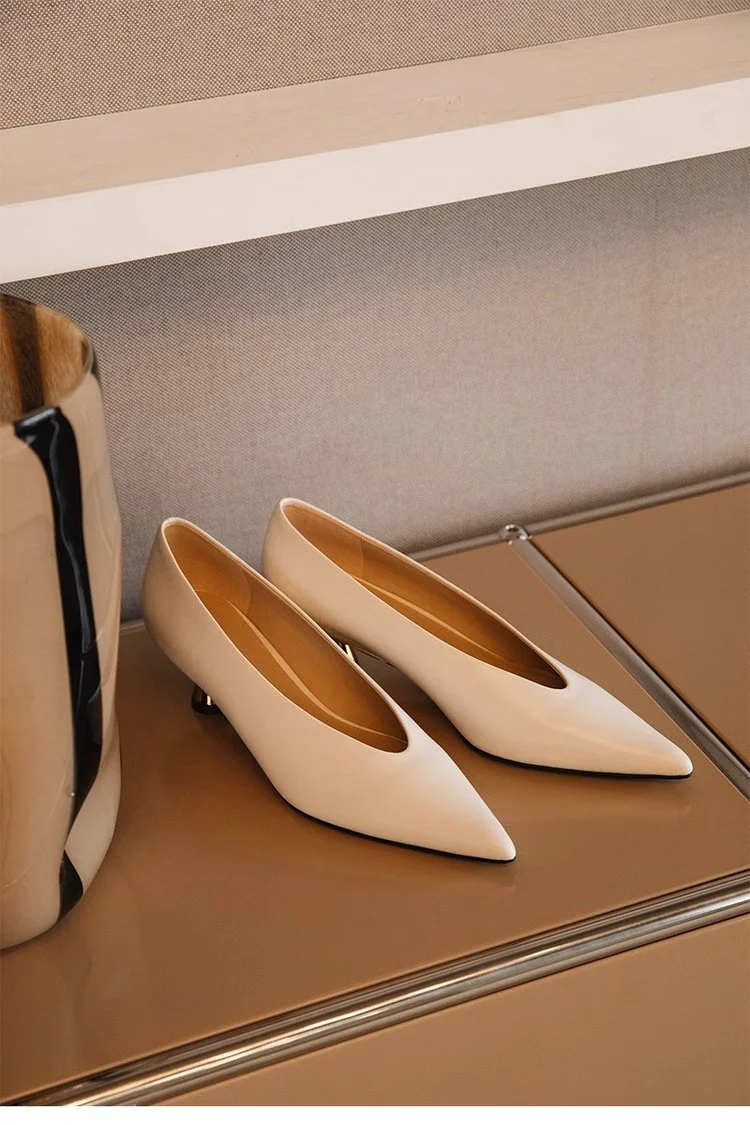 Yyvonne High-Heeled Women 2025 Spring And Summer New Fashion Tip Fine Heel V Granny Shoes Small Heel Cat Heel Single Shoes
