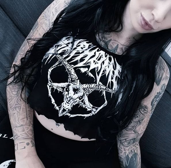 Short gothic vest with bare navel