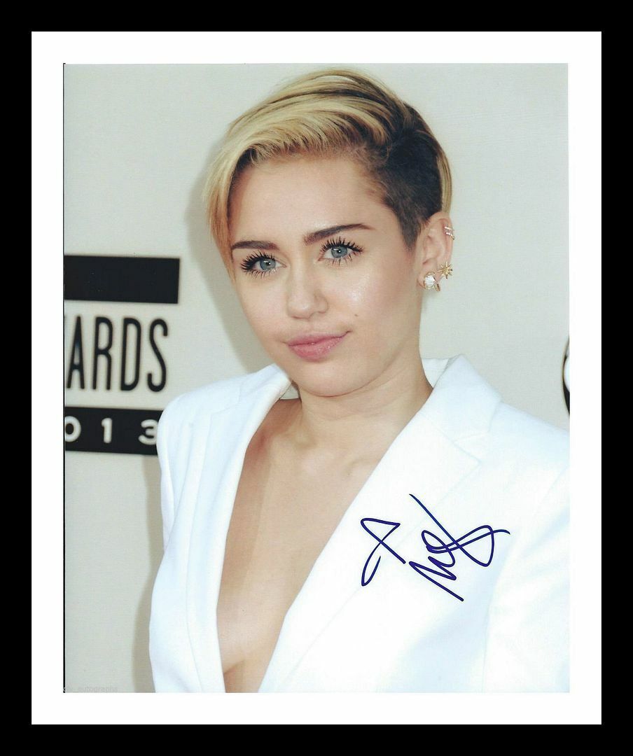 Miley Cyrus Autograph Signed & Framed Photo Poster painting 21