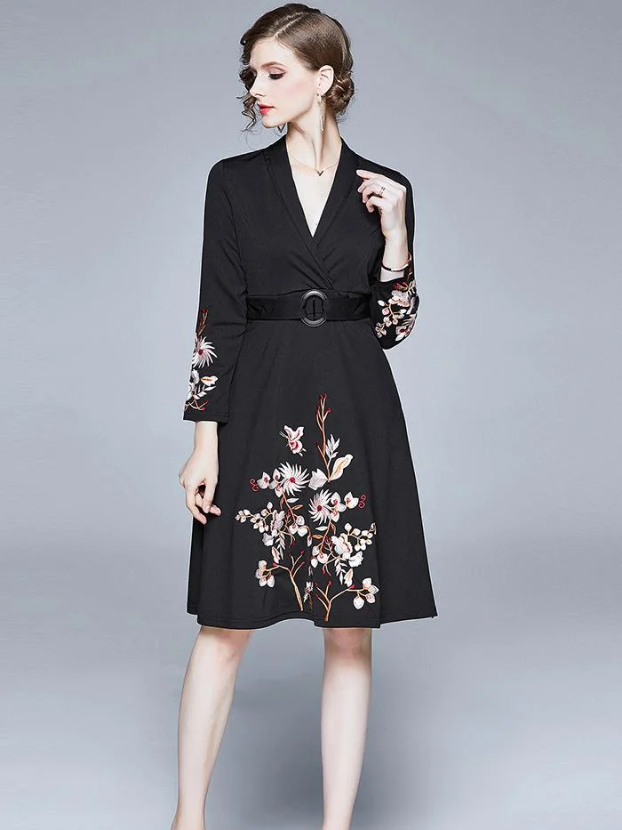 V-neck embroidered noble temperament A-line dress