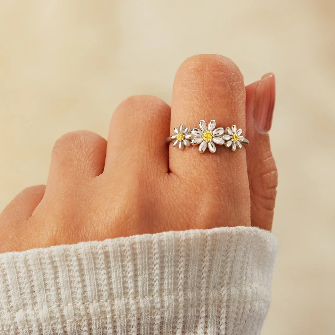 Think About You Every Daisy Three Flower Ring
