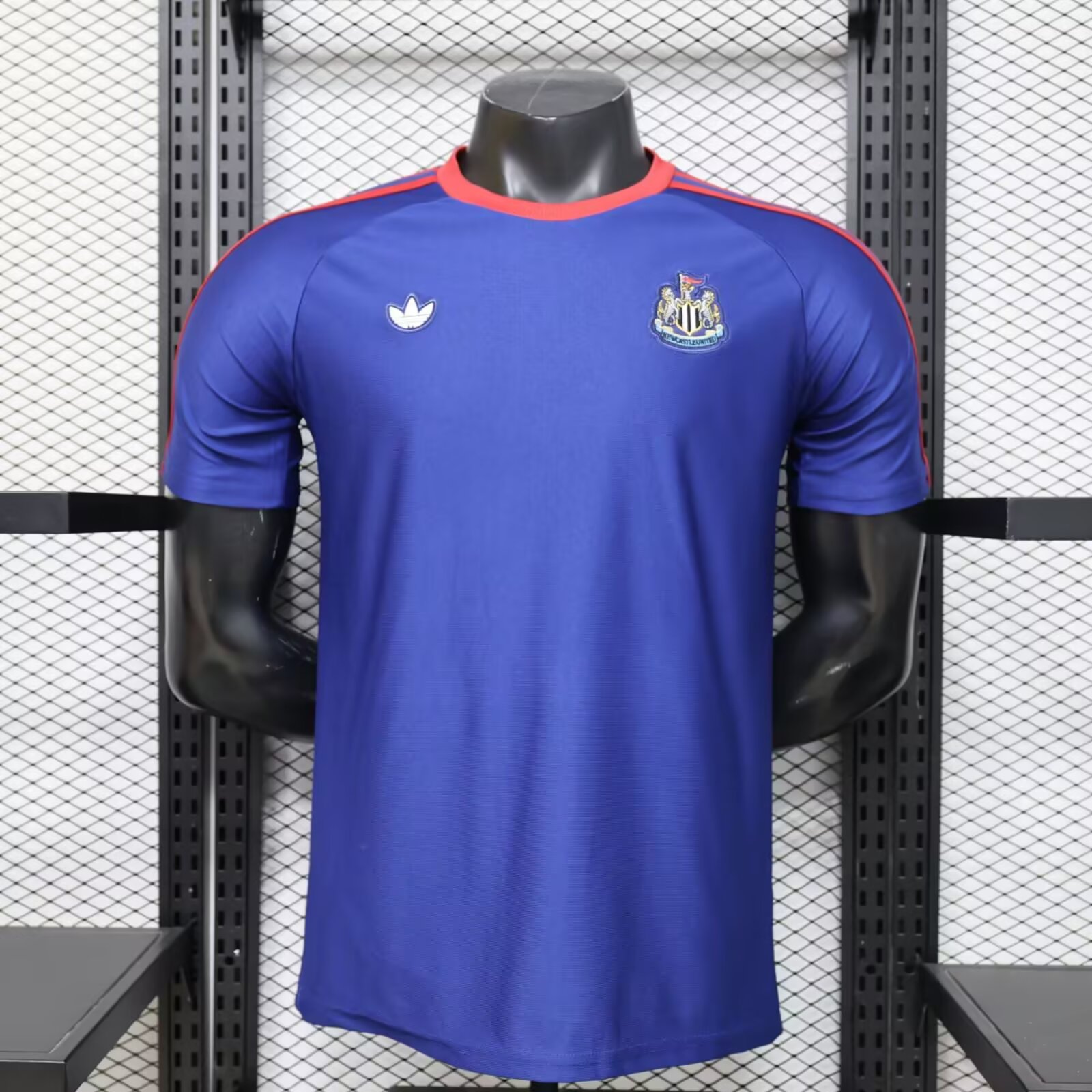 2026/2027 Player Version Newcastle United Leisure Retro Football Jersey（The player version jersey is a bit tight, please pay attention to the size selection）