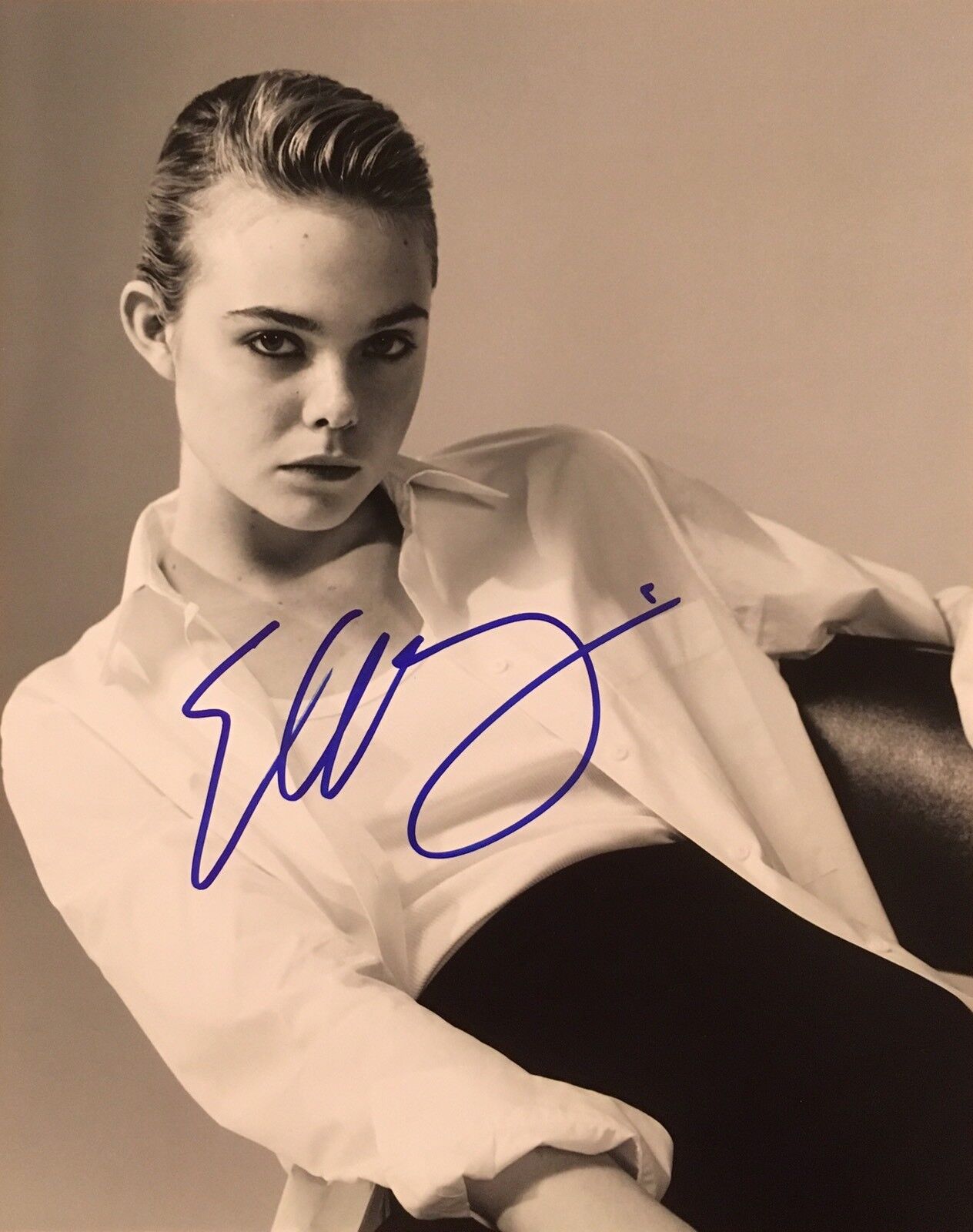 PROOF! ELLE FANNING Signed Autographed 8x10 Photo Poster painting Sexy Young Actress