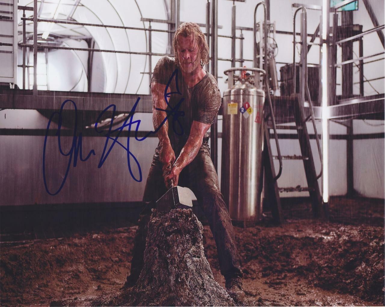 Chris Hemsworth Thor SIGNED AUTOGRAPHED 10 X8