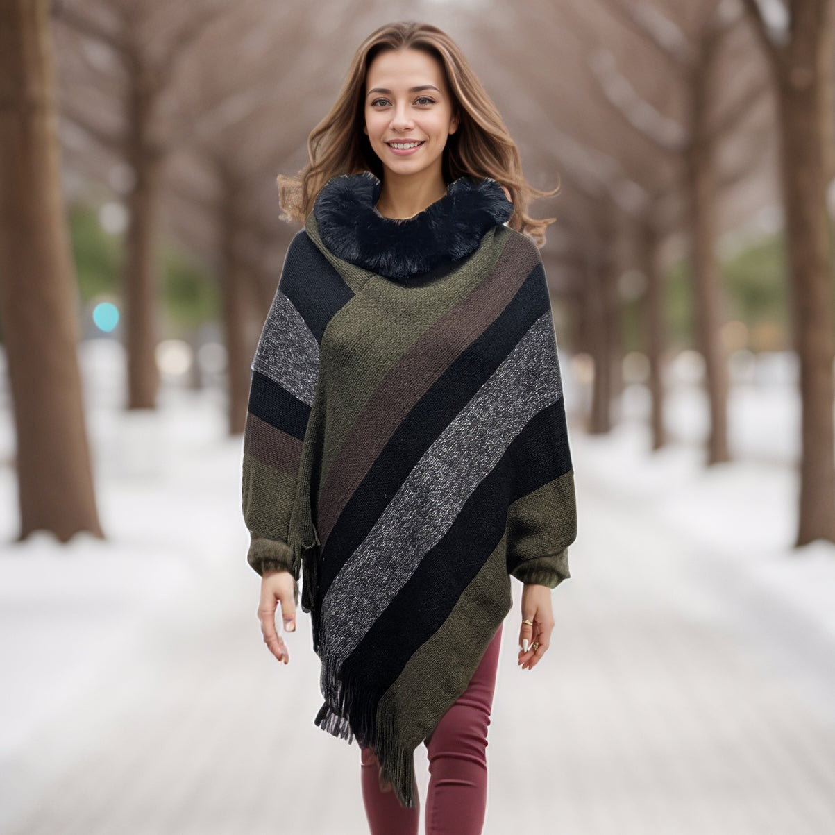 Tuwed - Faux Fur Collar Knitted Poncho - Sparkly Green/Black