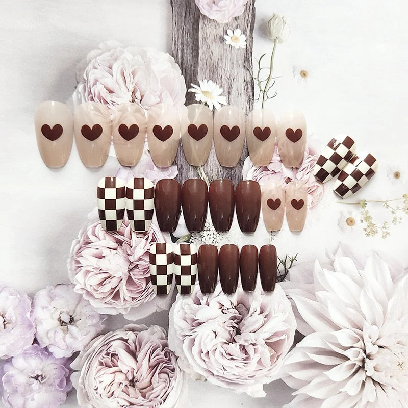 24Pcs Coffee Color With Grids Heart Designs False Nail Full Cover Fake Nails with Glue Detachable Wearable Manicure Nail Tips-Nail Inspo