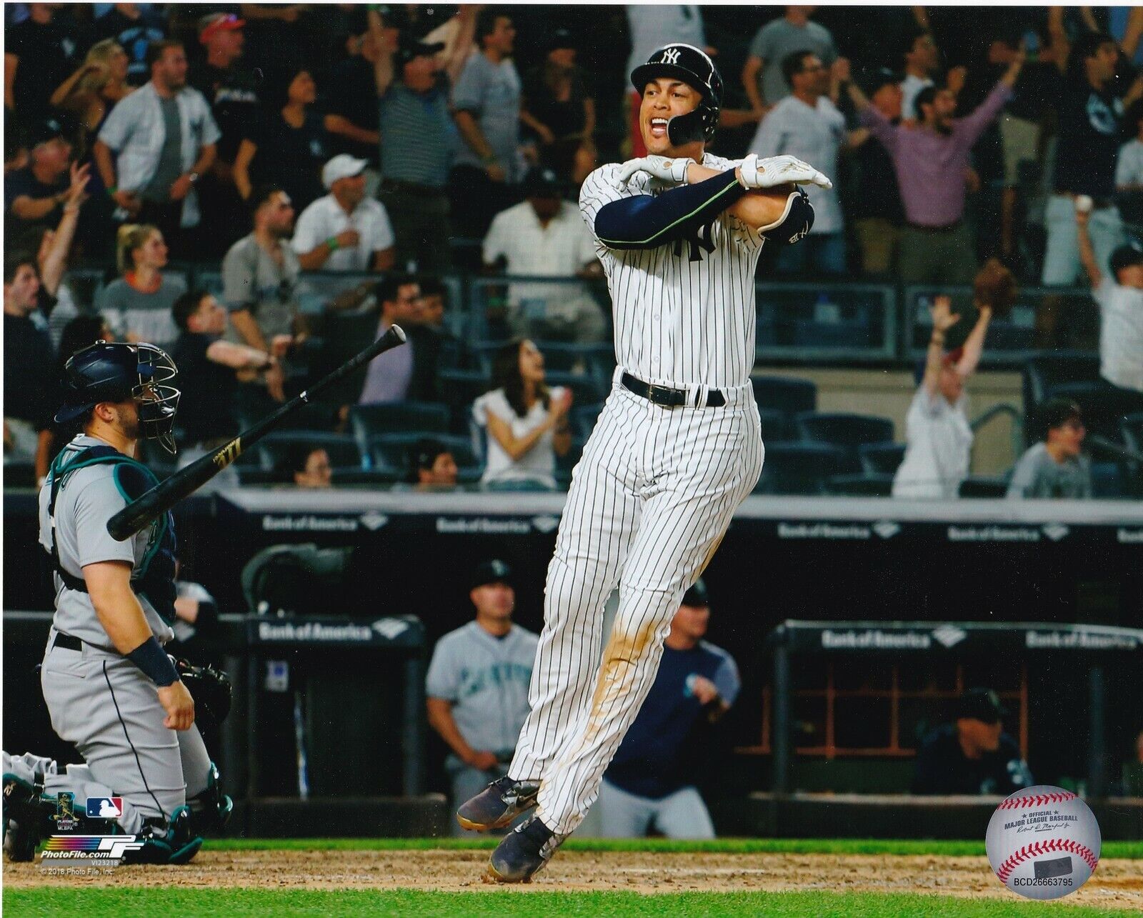 GIANCARLO STANTON NEW YORK YANKEES Photo Poster paintingFILE LICENSED ACTION 8x10 Photo Poster painting