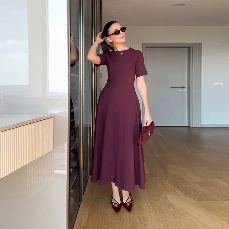 Flattering Solid Color Round Neck Short Sleeve Dress