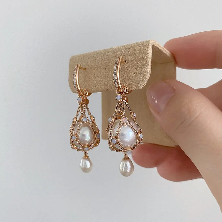 TINA PEARL 18K gold rose gold lucky bag design pearl earrings, made of 18K gold + opal + diamond + pearl.
