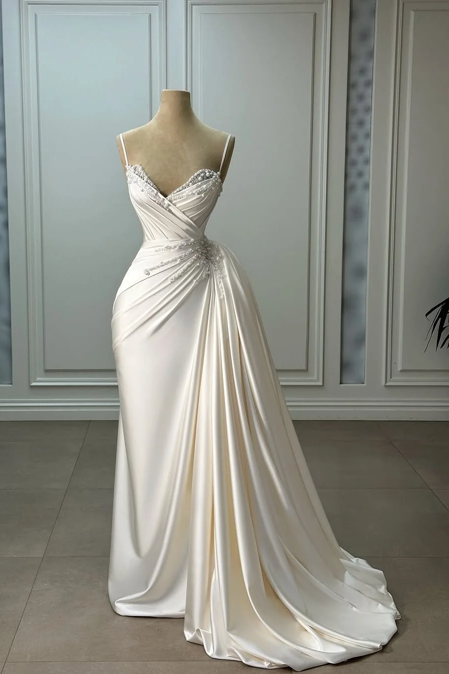 Daisda Sleeveless Spaghetti Straps V-Neck Pleated Prom Dress With Pearls