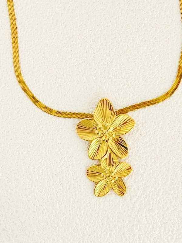 Classical Exaggerated Flower 304 Stainless Steel Pendant Necklace