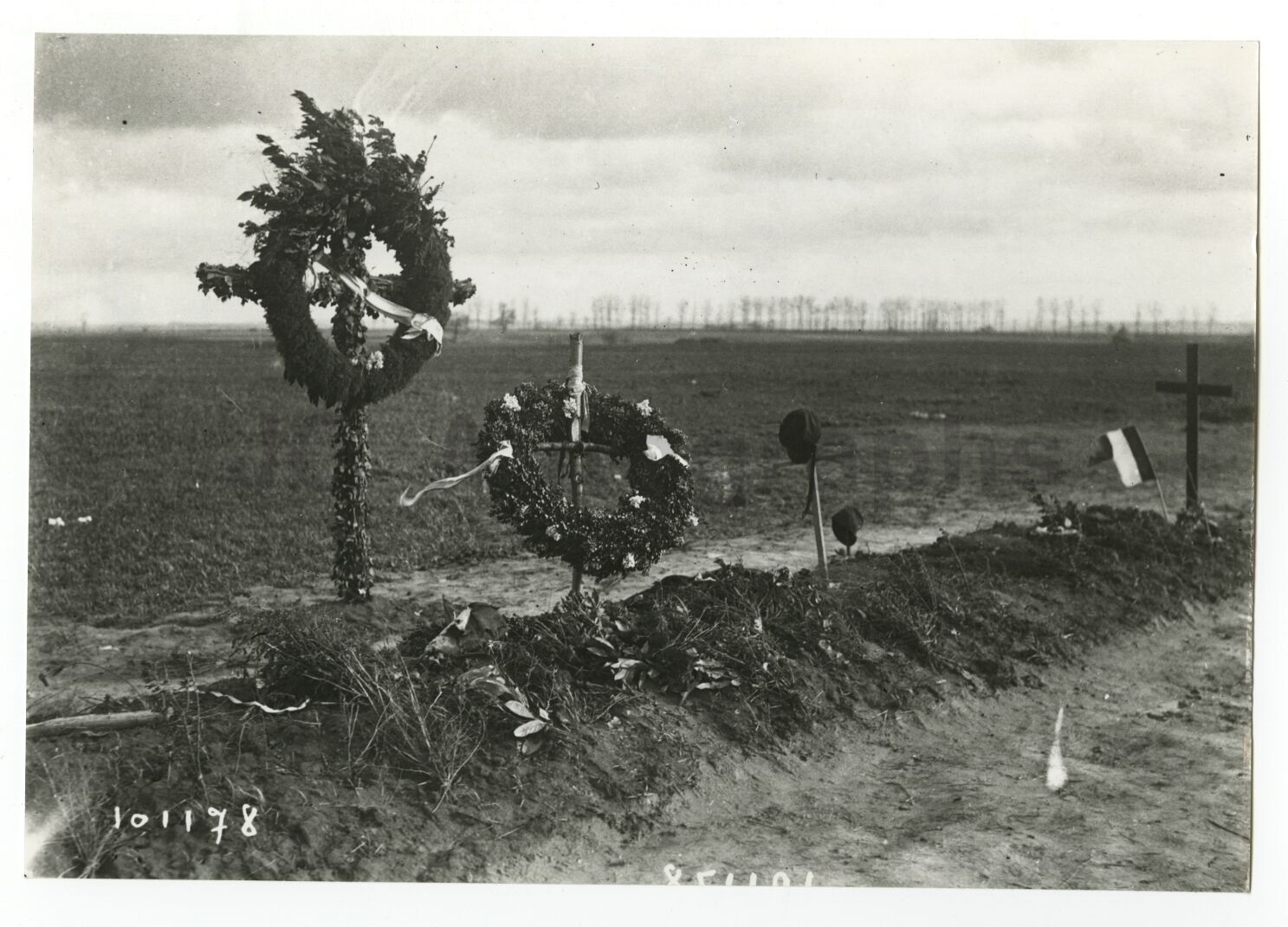 World War I - Vintage Publication Photo Poster paintinggraph - Roadside Graves