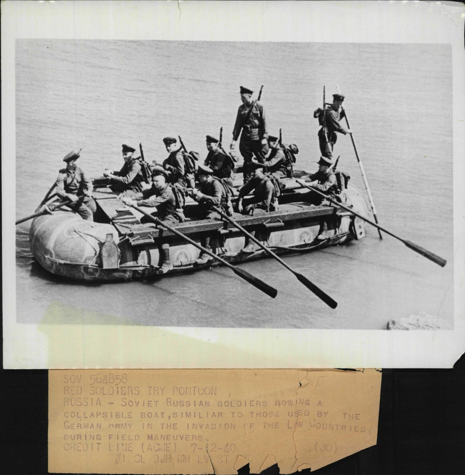 Russian Soviet Red Army rowing Collapsible Pontoon Boat 1940 Press Photo Poster painting
